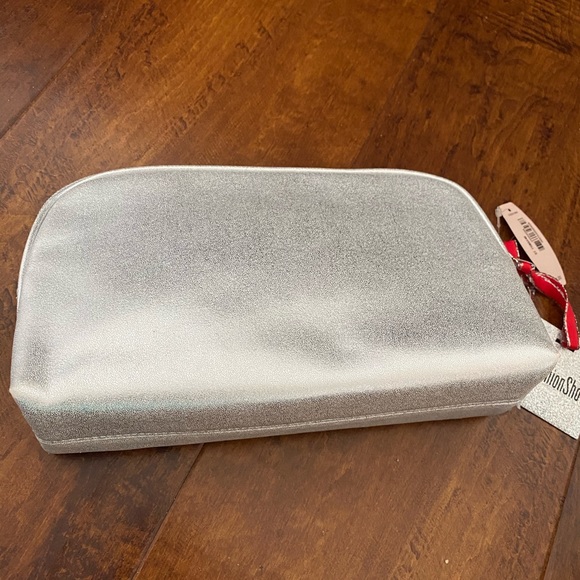 Victoria’s Secret Limited Edition Cosmetic Bag - Picture 5 of 7